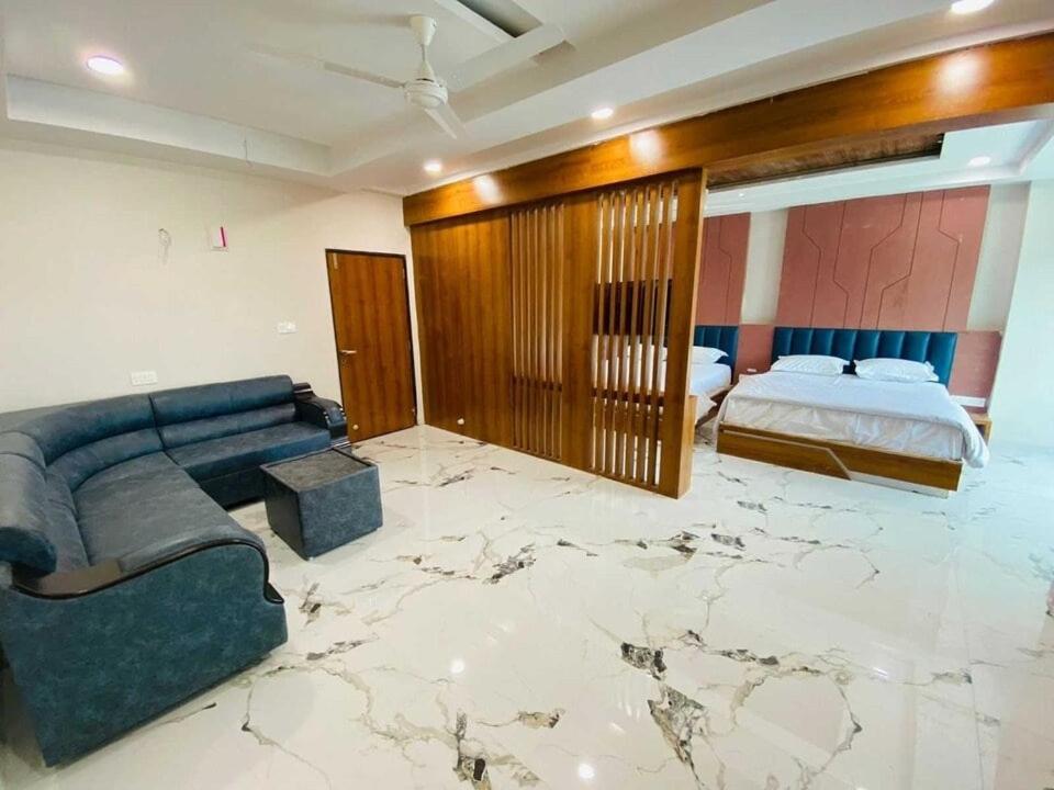 Super Townhouse Ambaji Formerly Hotel Kardhar Inn מראה חיצוני תמונה