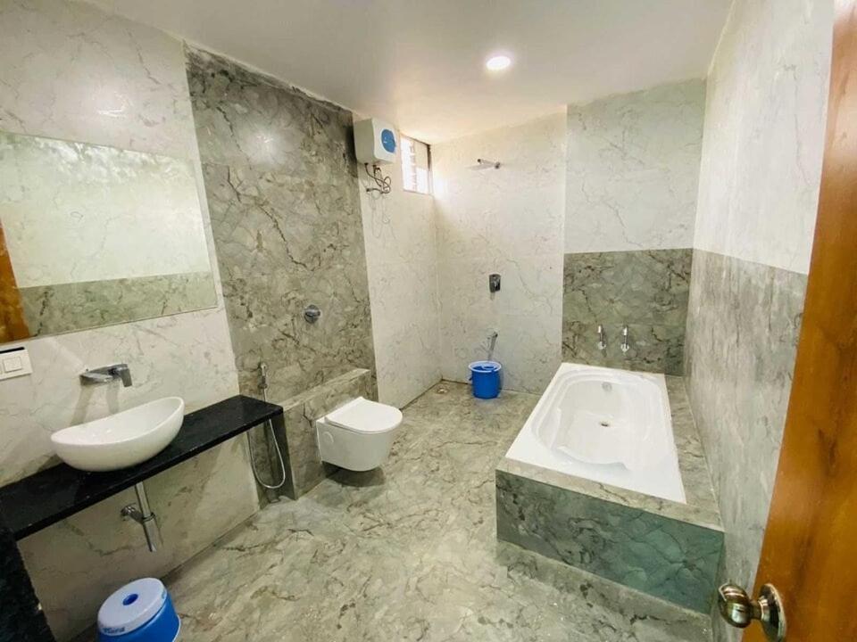 Super Townhouse Ambaji Formerly Hotel Kardhar Inn מראה חיצוני תמונה