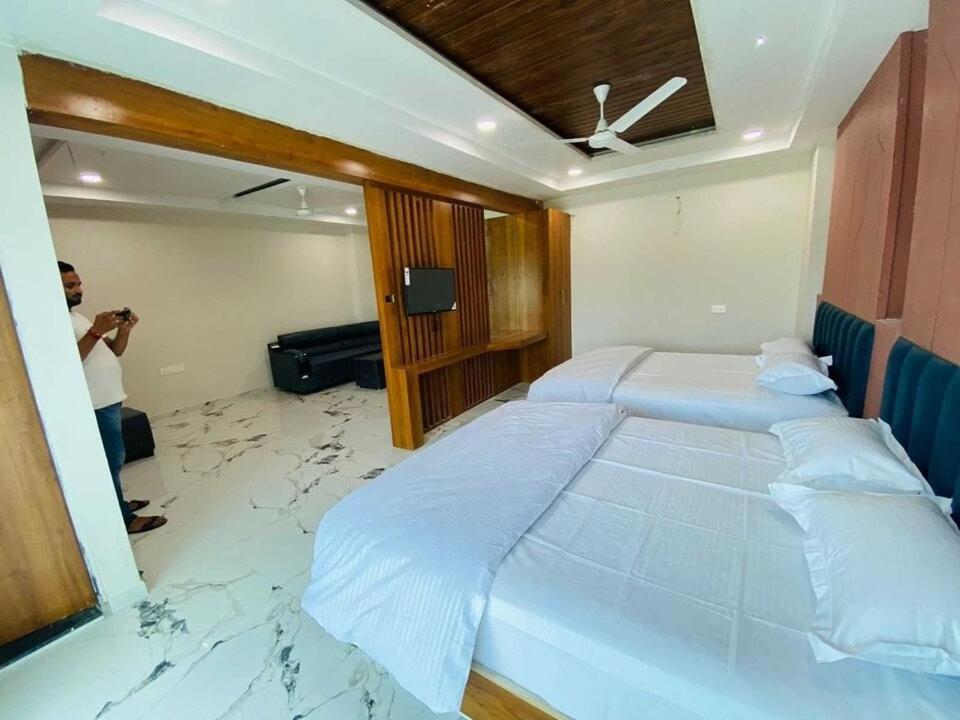 Super Townhouse Ambaji Formerly Hotel Kardhar Inn מראה חיצוני תמונה