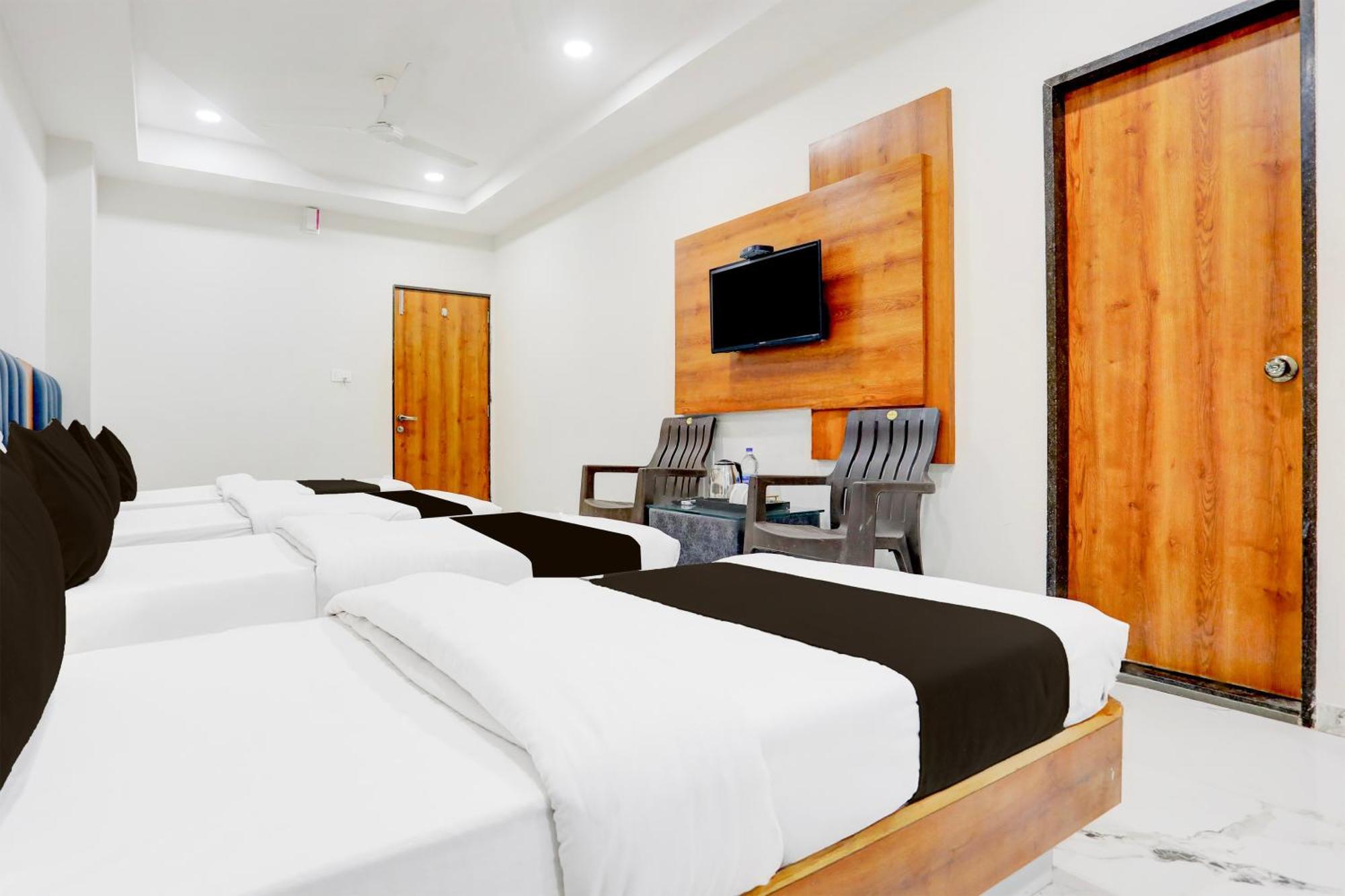 Super Townhouse Ambaji Formerly Hotel Kardhar Inn מראה חיצוני תמונה