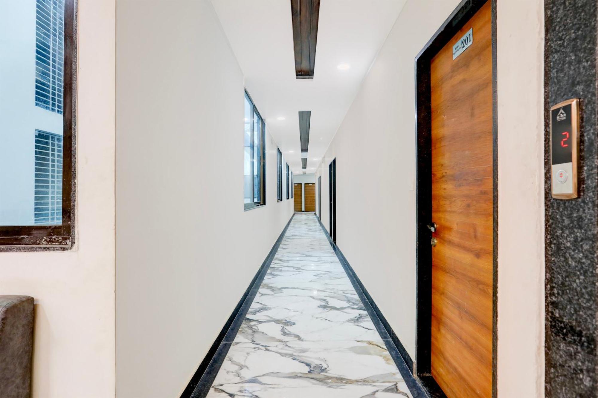Super Townhouse Ambaji Formerly Hotel Kardhar Inn מראה חיצוני תמונה