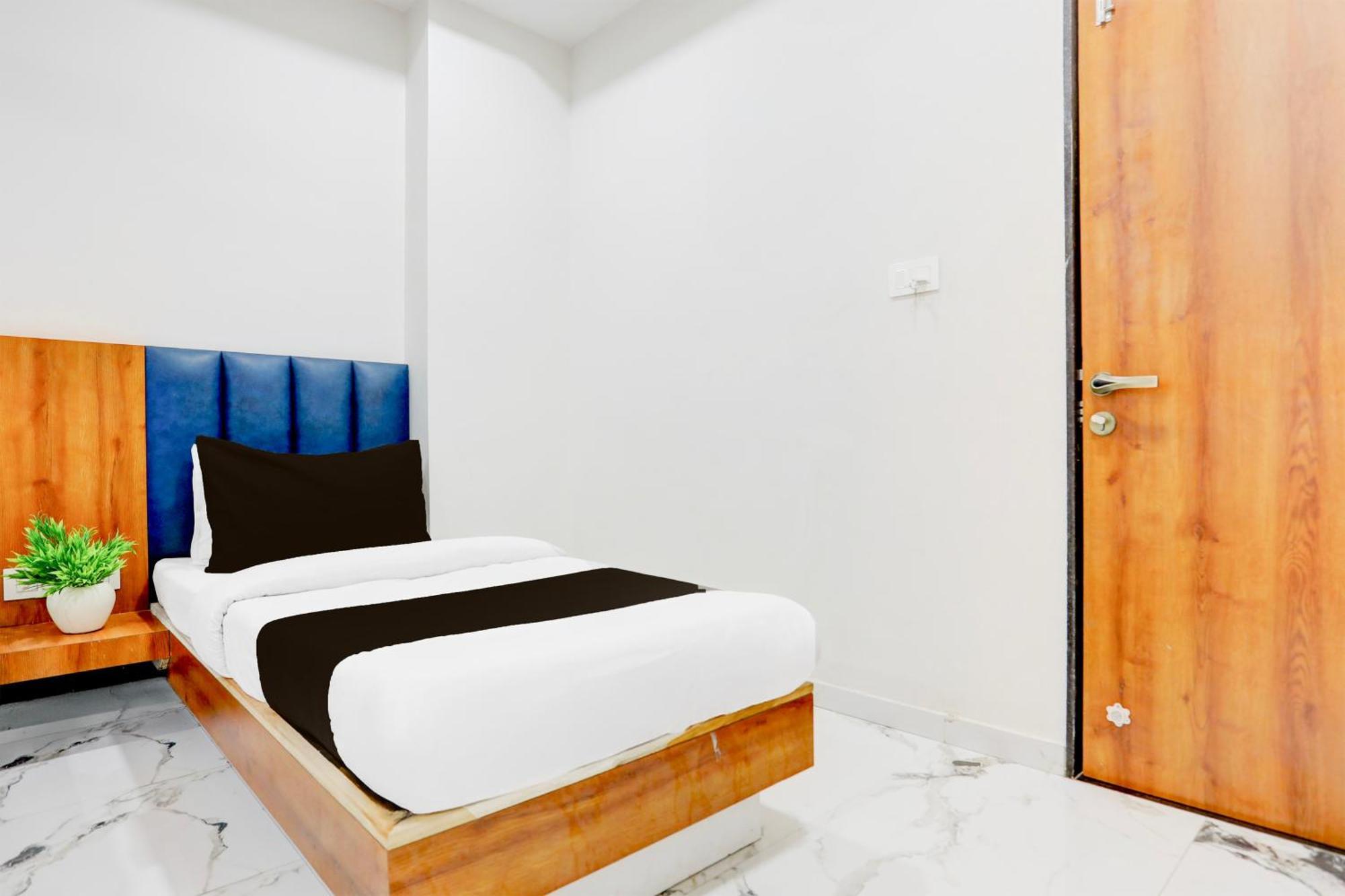 Super Townhouse Ambaji Formerly Hotel Kardhar Inn מראה חיצוני תמונה