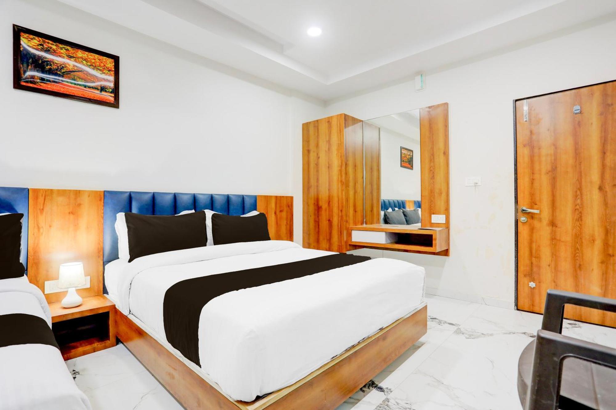 Super Townhouse Ambaji Formerly Hotel Kardhar Inn מראה חיצוני תמונה