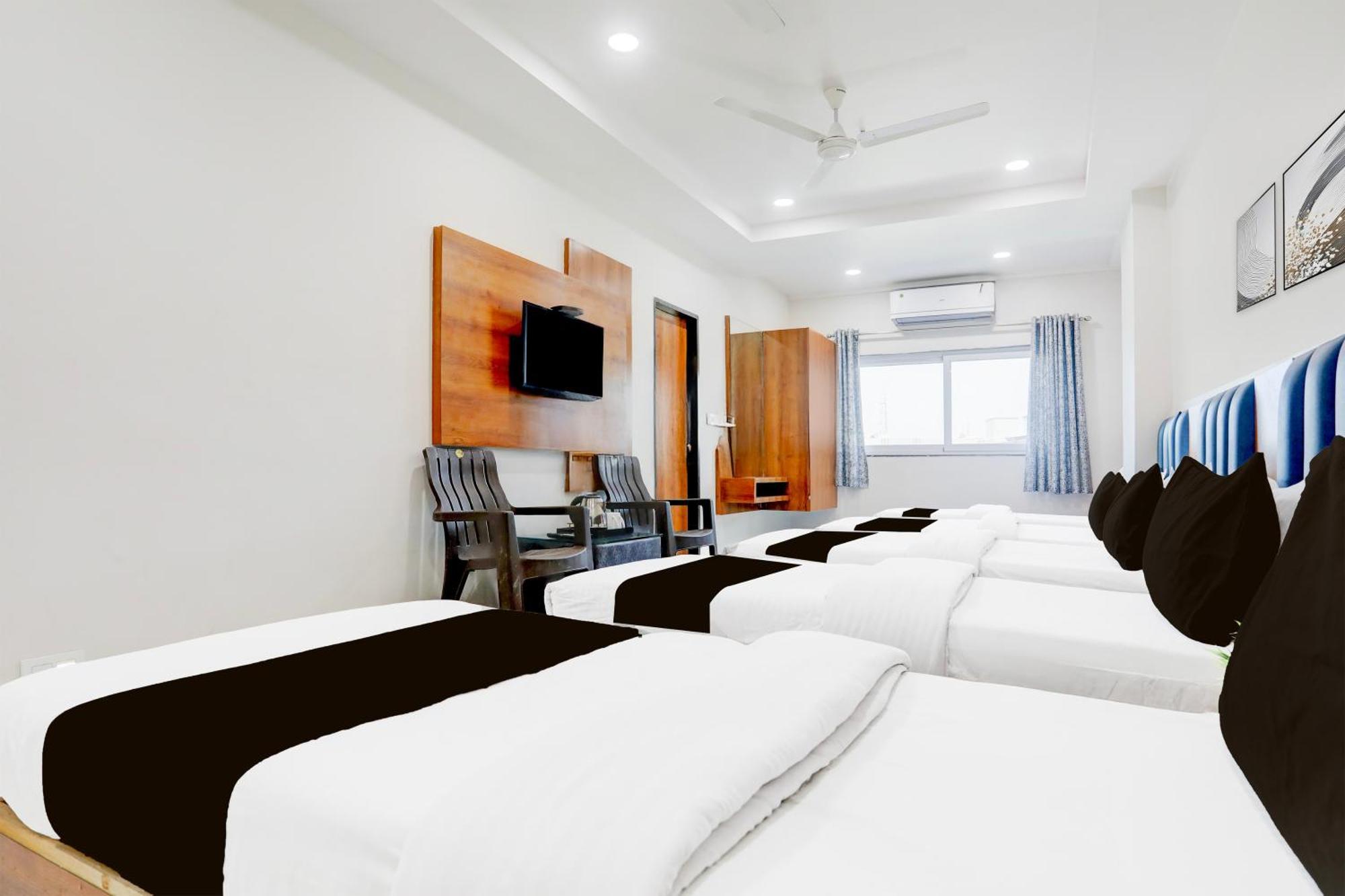 Super Townhouse Ambaji Formerly Hotel Kardhar Inn מראה חיצוני תמונה