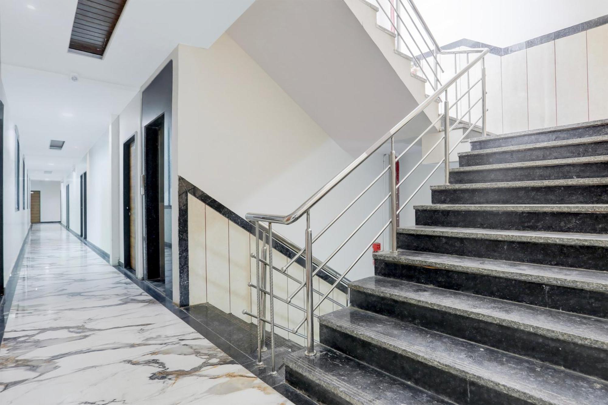 Super Townhouse Ambaji Formerly Hotel Kardhar Inn מראה חיצוני תמונה