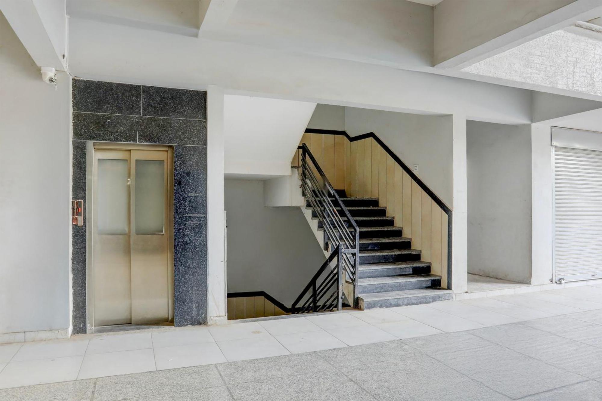Super Townhouse Ambaji Formerly Hotel Kardhar Inn מראה חיצוני תמונה