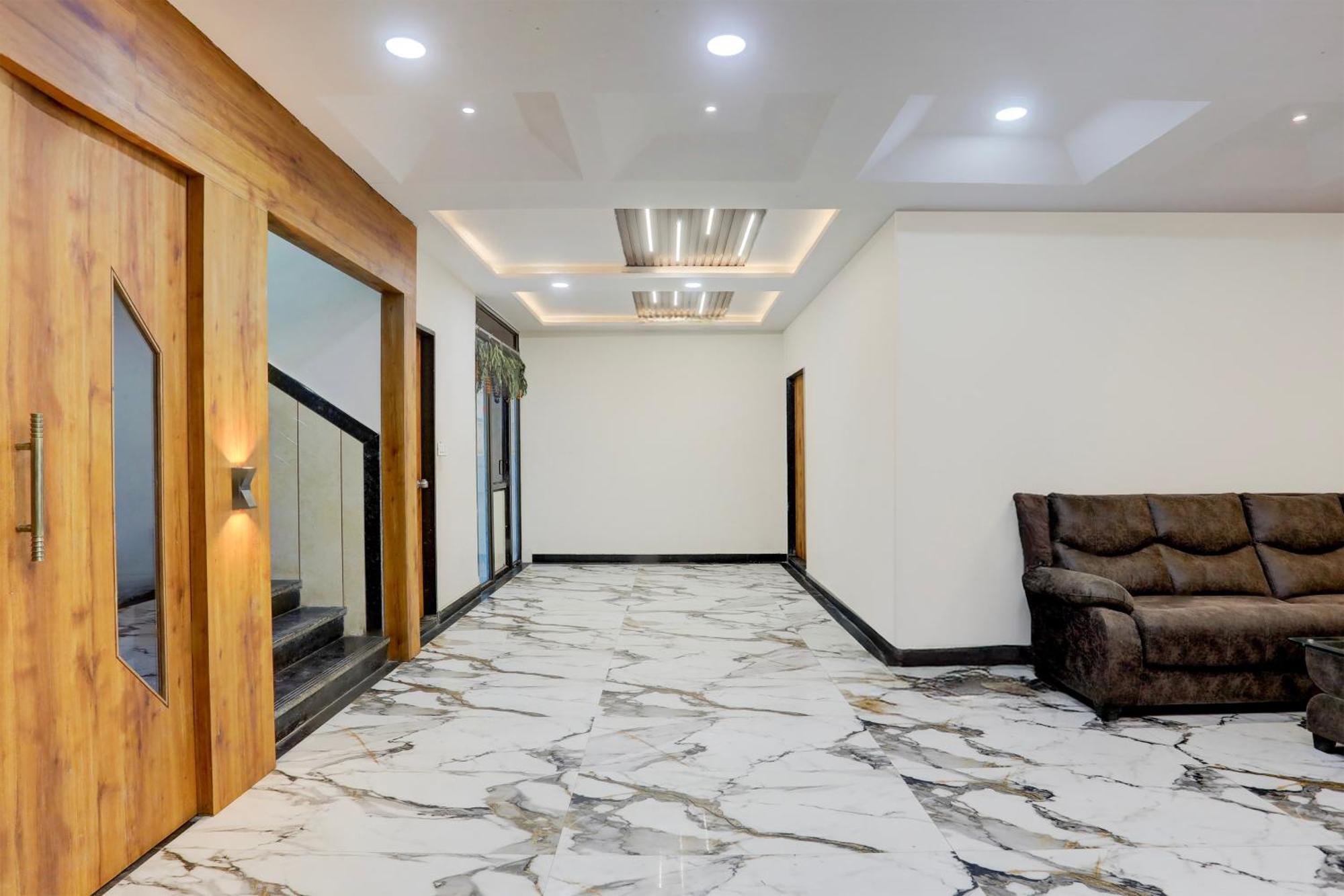 Super Townhouse Ambaji Formerly Hotel Kardhar Inn מראה חיצוני תמונה