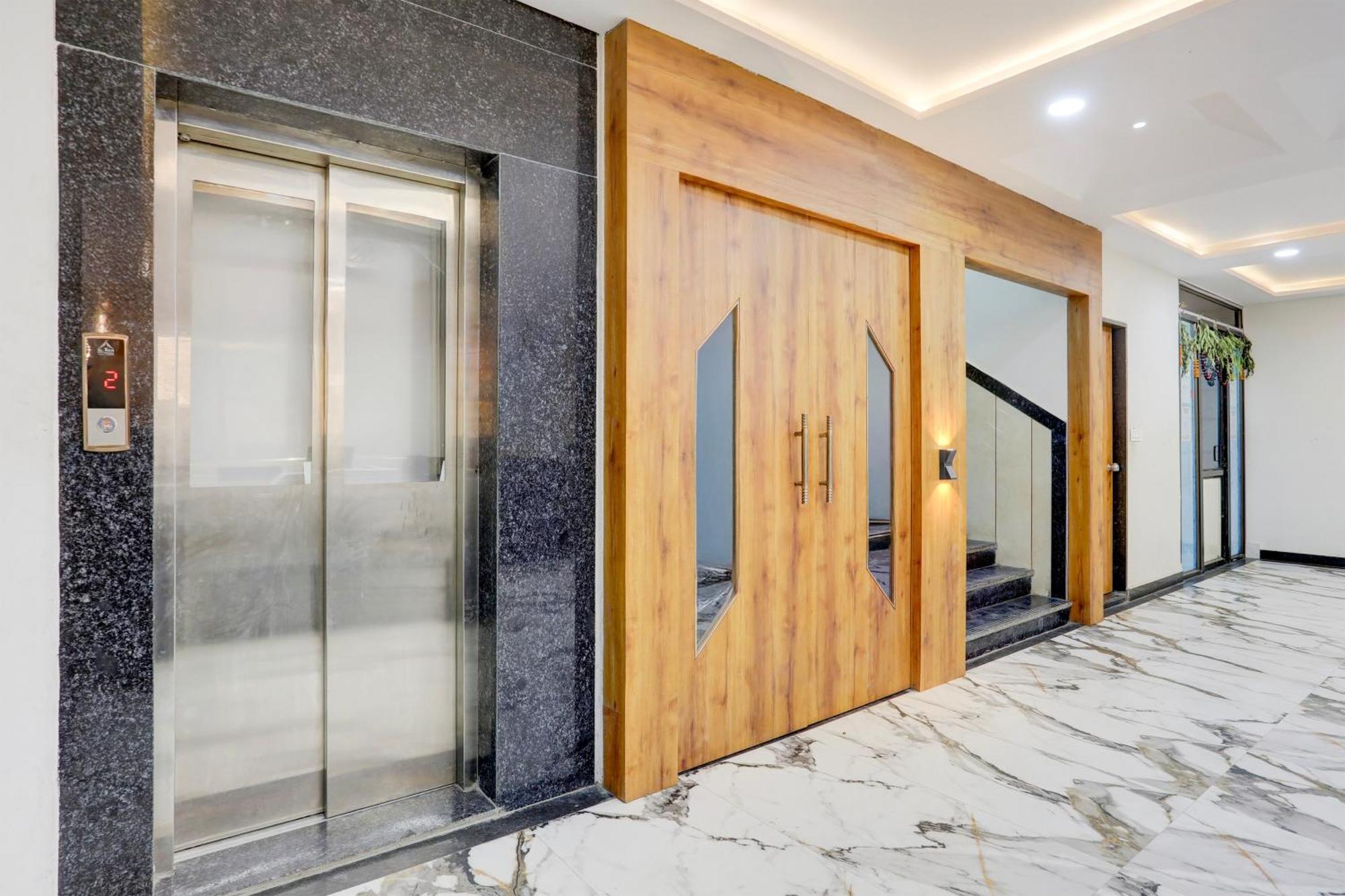 Super Townhouse Ambaji Formerly Hotel Kardhar Inn מראה חיצוני תמונה