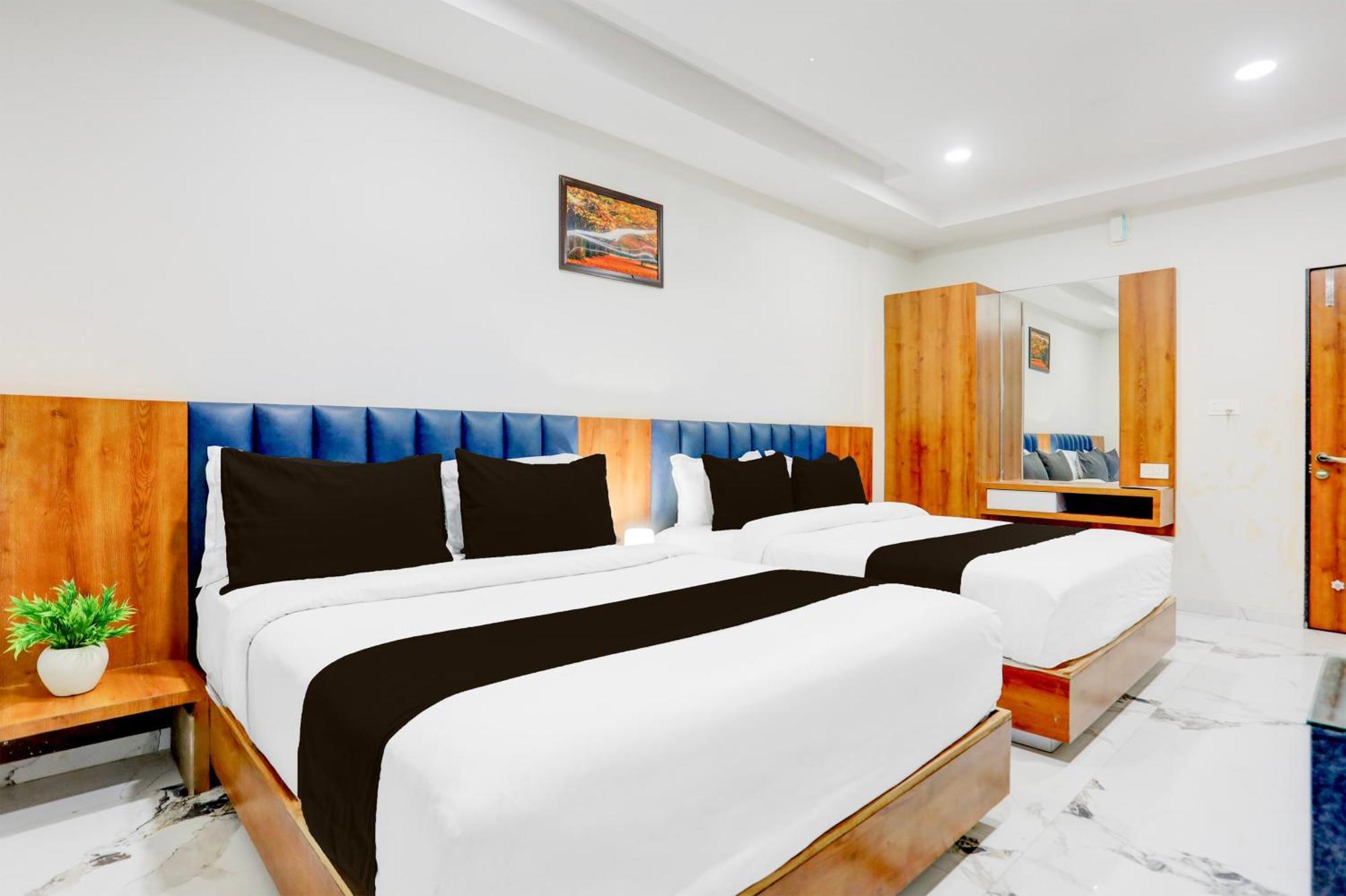 Super Townhouse Ambaji Formerly Hotel Kardhar Inn מראה חיצוני תמונה